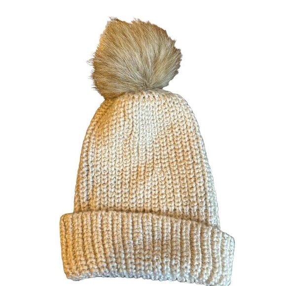 Women's White Knit Beanie with Faux Fur Pom Pom Winter Hat One Size - Picture 1 of 5